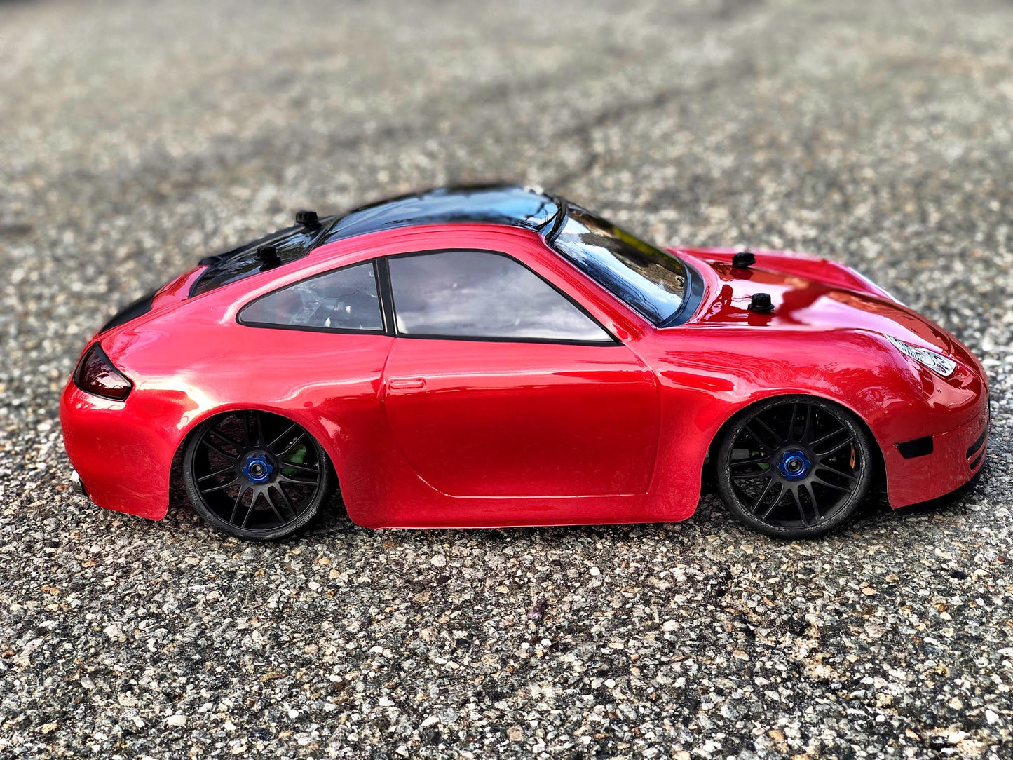 PORSCHE 911 GTS 1/8 SCALE GT RC CAR BODY - 0105