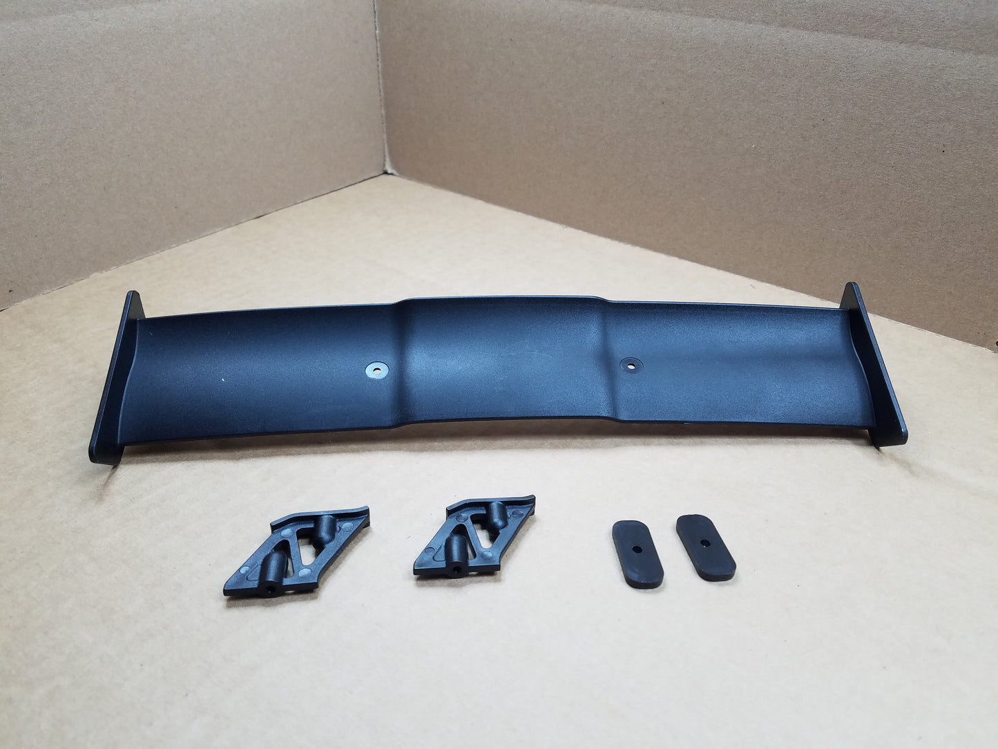 1/8 GT WING - WING8 DELTA PLASTIK